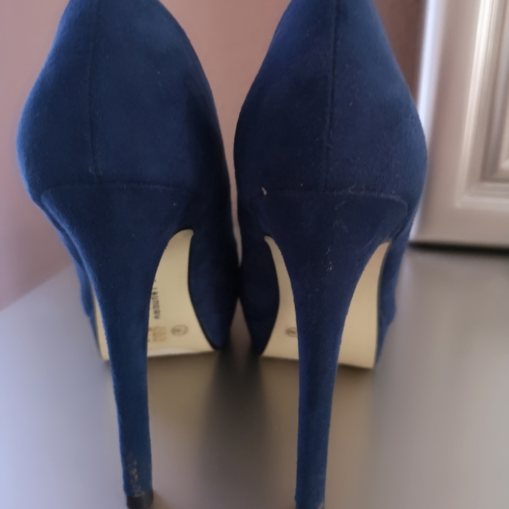Shoes - Picture 6 of 6